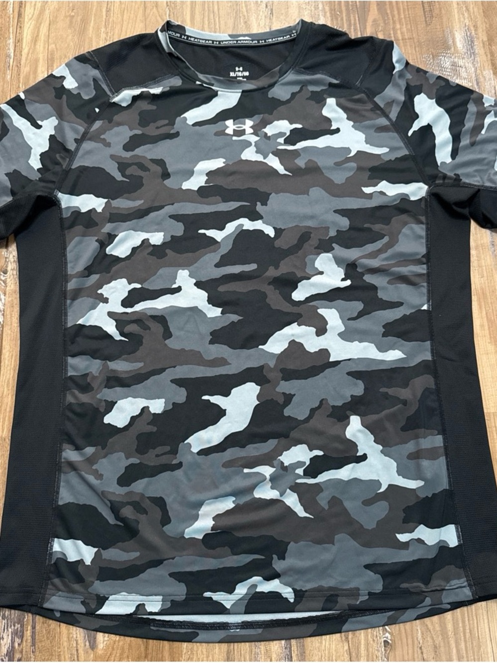 Under Armour Men’s Black & Gray Camo Short Sleeve Performance Tee
